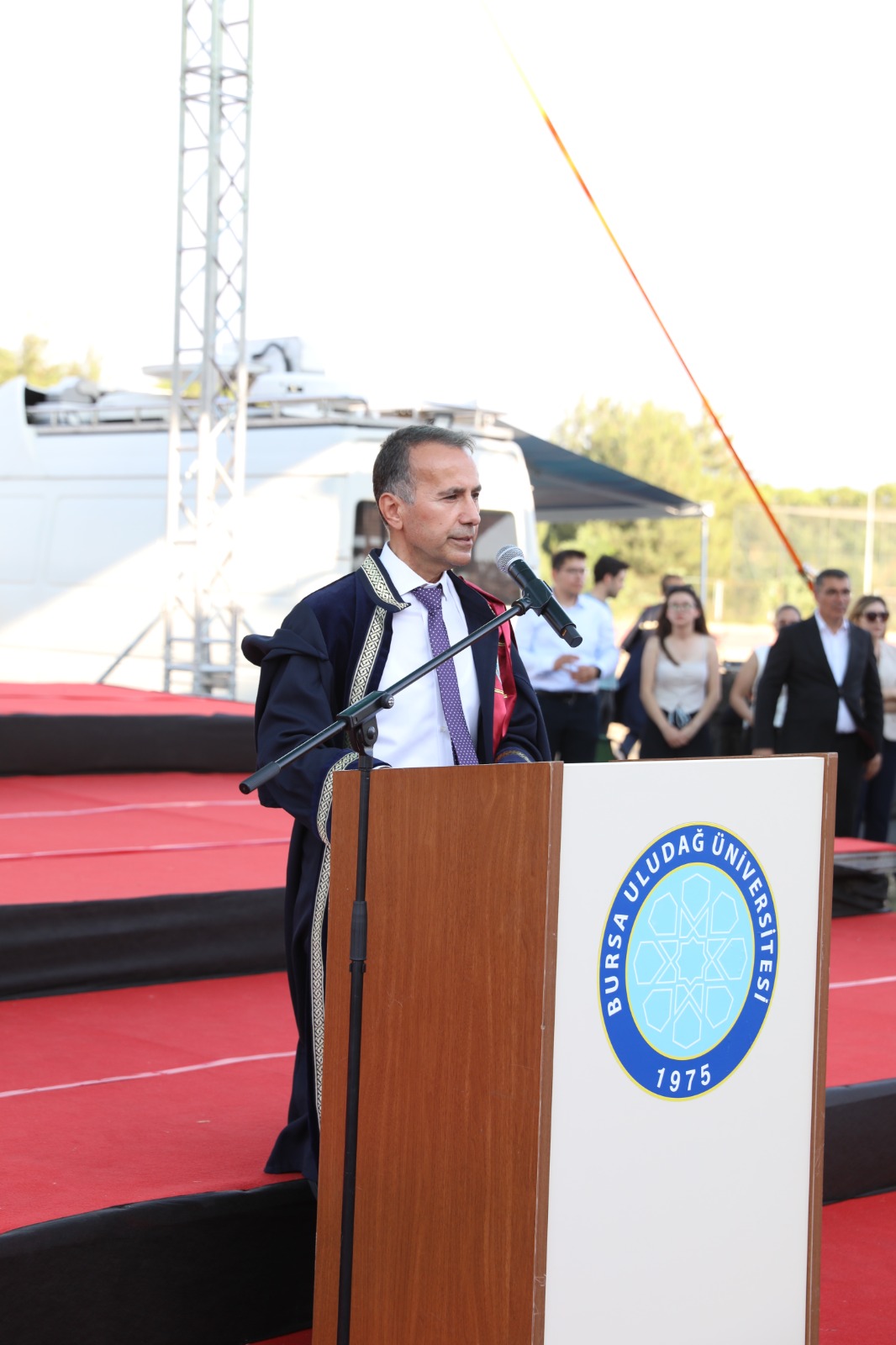 Bursa Uludağ Üniversitesi Teknik Bilimler Meslek Yüksekokulu'nda Mezuniyet Coşkusu